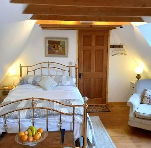 Rustic Retreat Guest Lodge